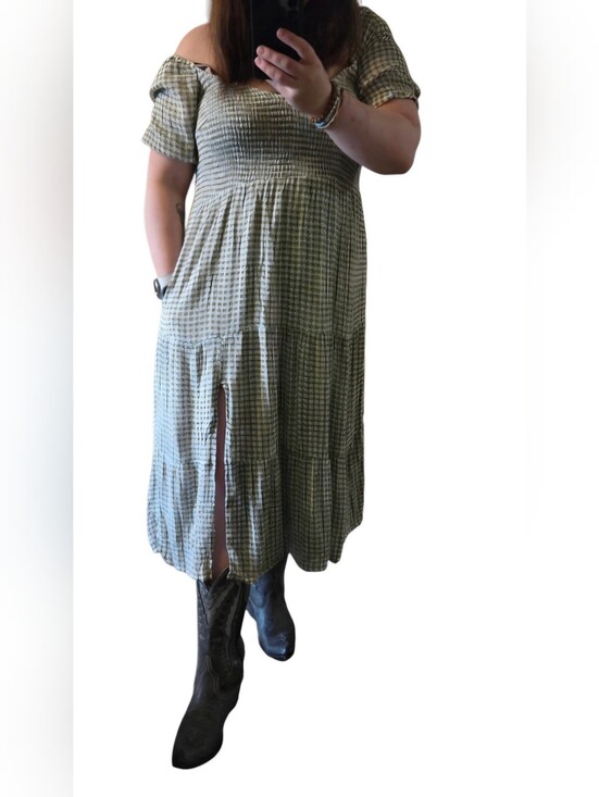 Abercrombie & Fitch Dresses & Skirts - Women's Abercrombie & Fitch Smocked Off-Shoulder Midi Dress Gingham Size XL